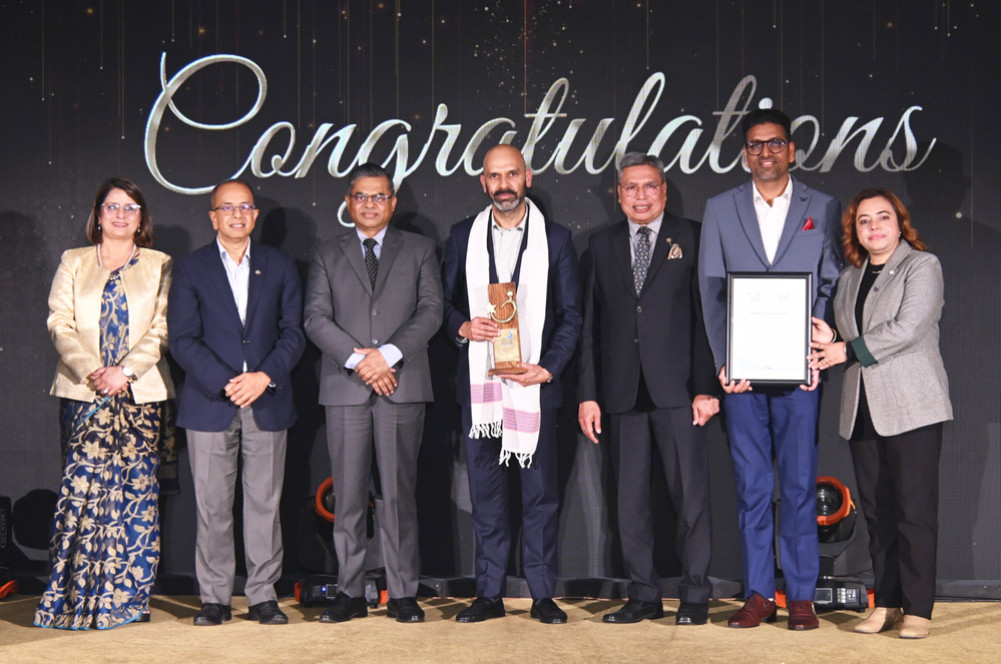 Nepal Life Insurance receives Corporate Excellence Award