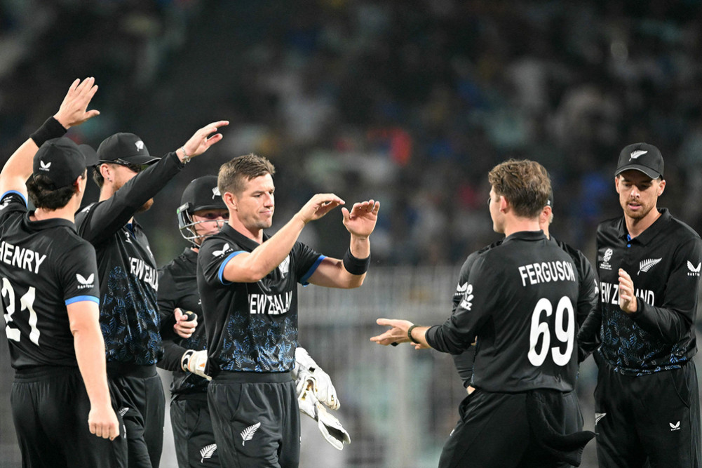 New Zealand defeats South Africa to reach final
