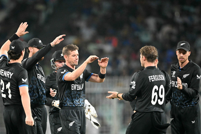 New Zealand defeats South Africa to reach final