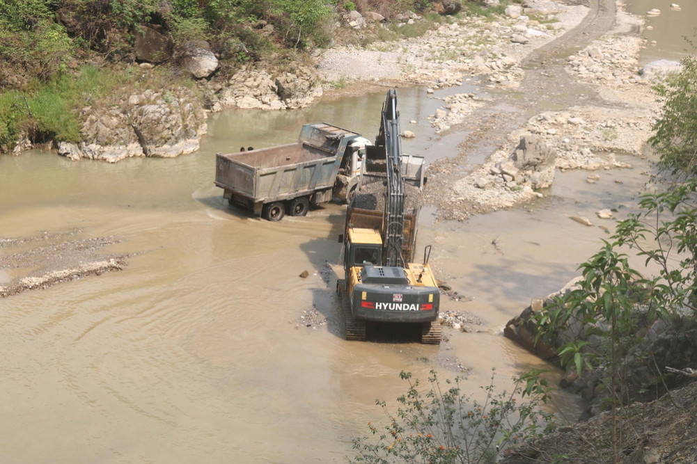 Ban on gravel and sand excavation in Salyan without tender