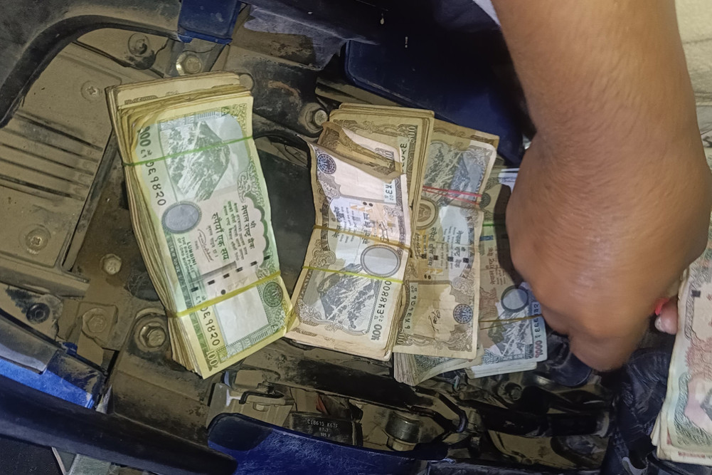 5.5 lakh rupees recovered from unknown source