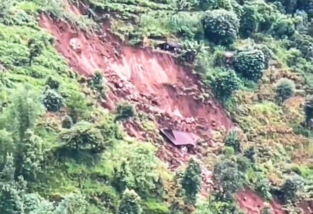 Landslide buries house in Sidingwa