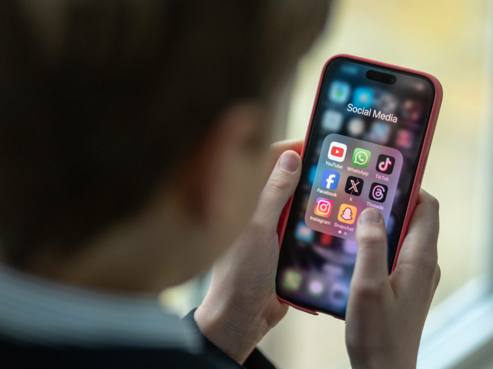 British Prime Minister announces ban on social media for children under 16