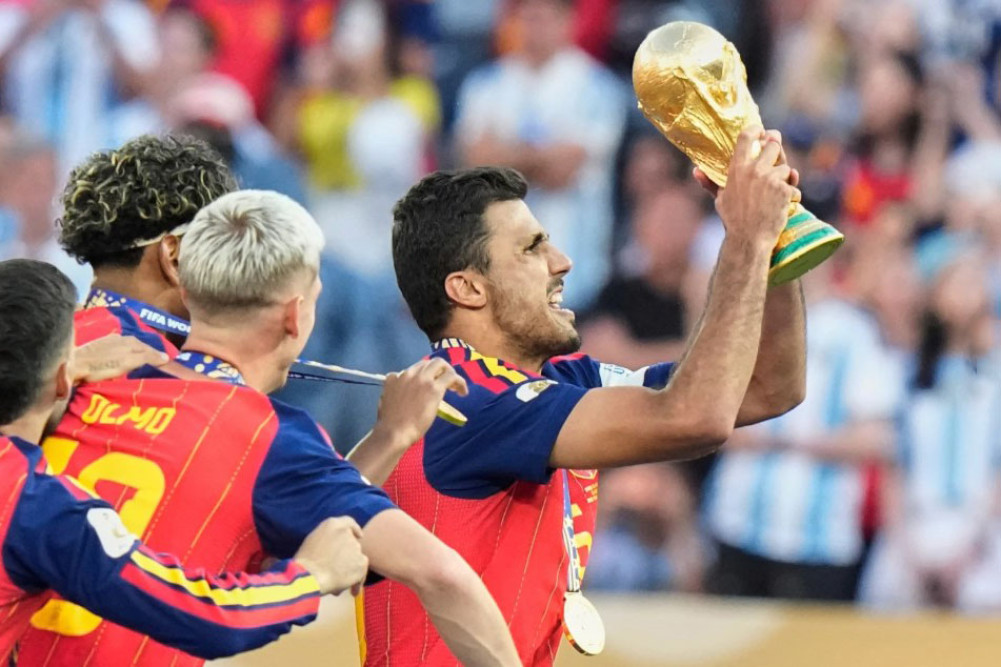 Spain tops FIFA rankings