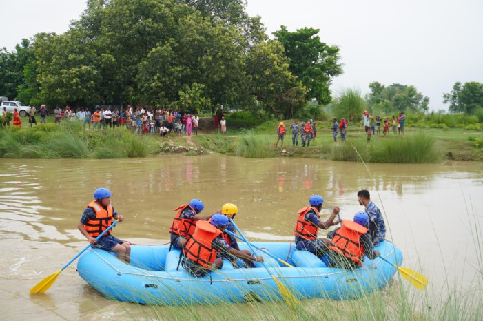 Joint exercise between the Armed Police Force and the Indian Border Security Force on disaster management