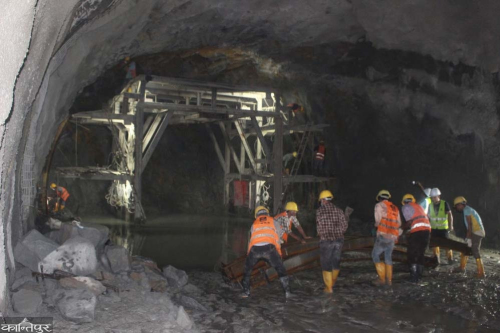 Worker dies, one injured in fast track tunnel