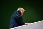 Court overturns Trump's policy of tightening restrictions on 39 countries