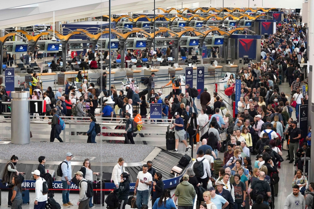US government shutdown affects millions of passengers, slows down small airports