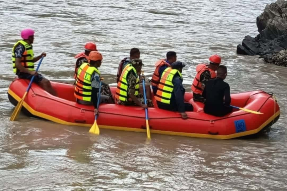 A team with sonar cameras and magnets was sent from Kurintar to search for missing vehicles and passengers in Karnali.