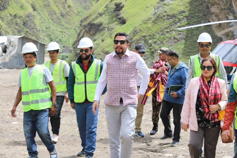 100 days of Energy Minister: Limited to study committee and directives