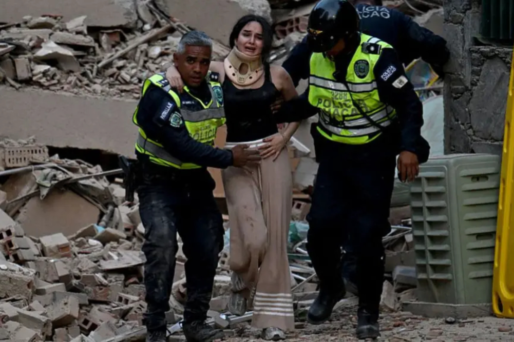Two powerful earthquakes shake Venezuela, collapse buildings