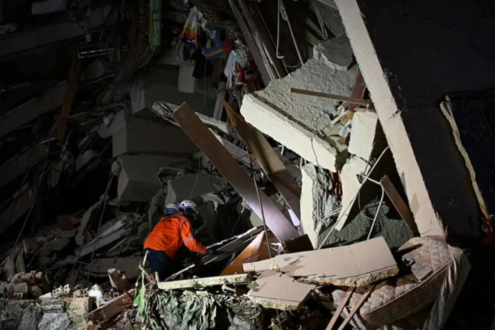 Powerful earthquake in Venezuela kills at least 32, injures more than 700